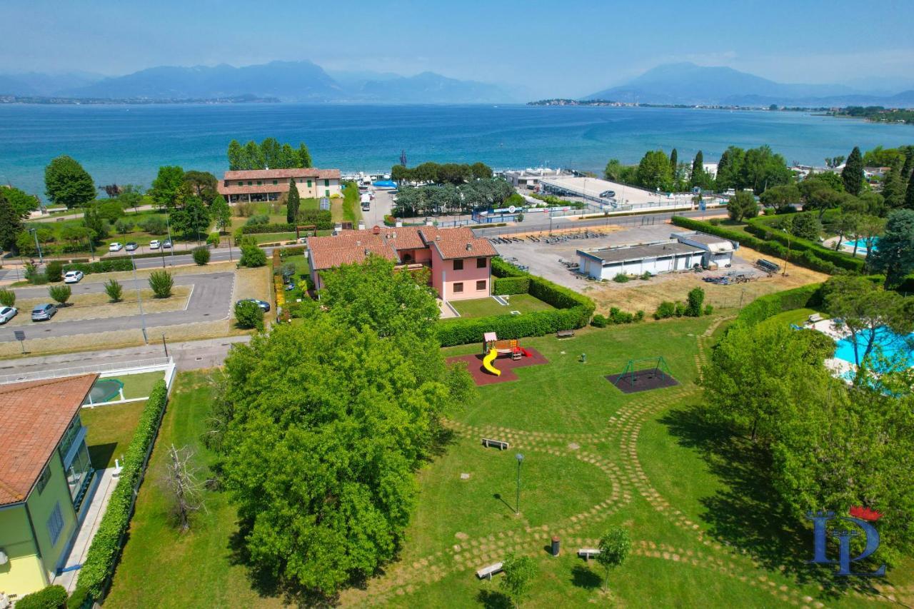 Desenzanoloft Official Partner Marriott Homes & Villas - Dolce Vita With Garden And Pools Desenzano del Garda Exterior photo