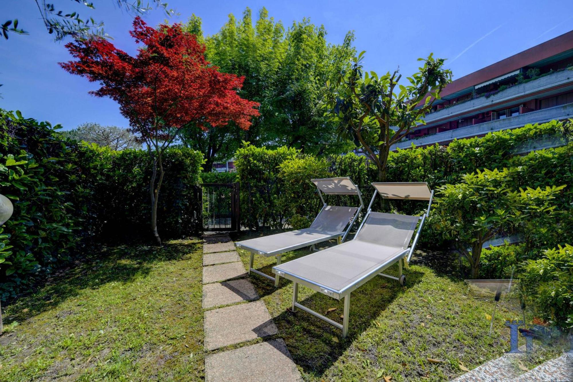 Desenzanoloft Official Partner Marriott Homes & Villas - Dolce Vita With Garden And Pools Desenzano del Garda Exterior photo