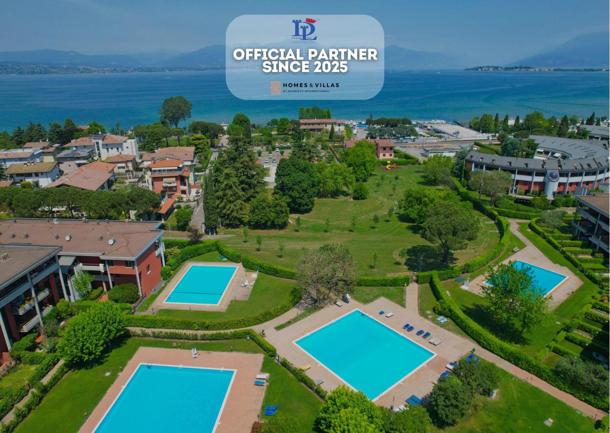 Desenzanoloft Official Partner Marriott Homes & Villas - Dolce Vita With Garden And Pools Desenzano del Garda Exterior photo